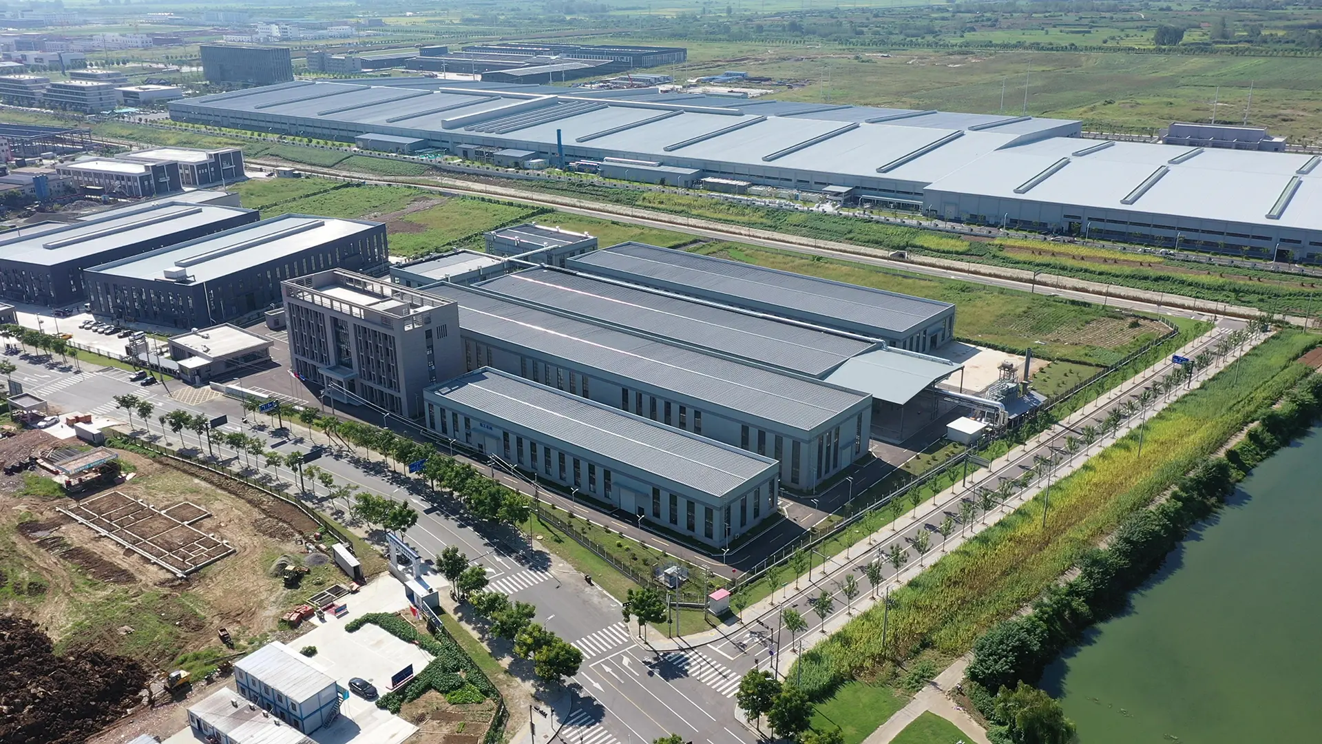 SOLUSI PEREKAT LANJUTAN <br>UNTUK INDUSTRI GLOBAL